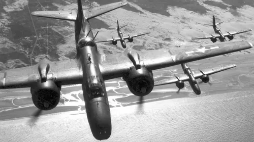 Copertina: Giulio Douhet e il Douhettismo: la Dottrina del Bombardamento Strategico